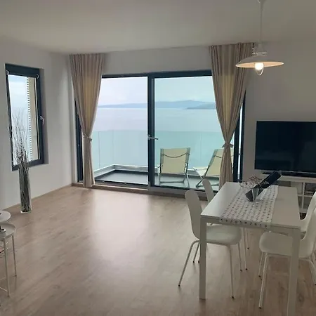 Modern Waterfront 1br With Ac Apartment