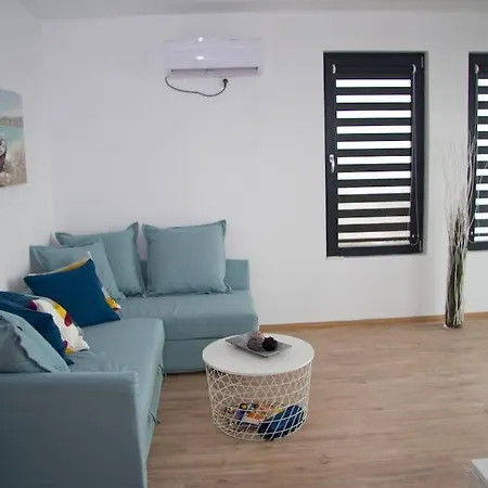 Apartment Modern Waterfront 1br With Ac